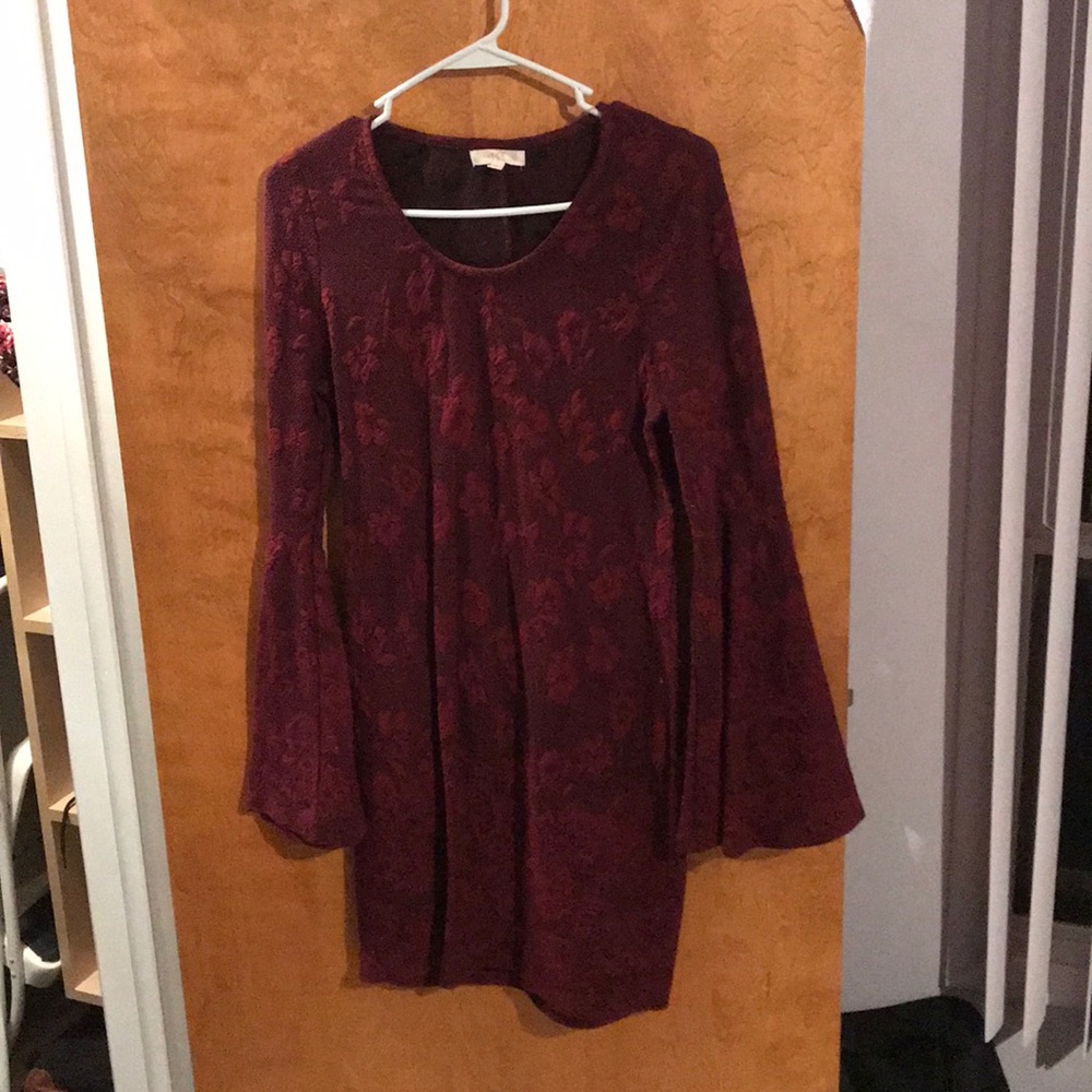 Tight fitted dress with flared sleeves